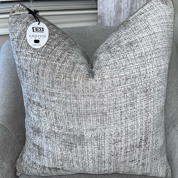 1-NWT CALLISTO HOME VELVET WEAVE DESIGN DECORATIVE THROW PILLOWS - Picture 14 of 17